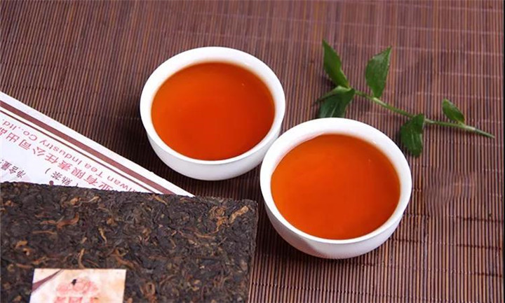 杭州茶艺师培训学校_长在向阳面和背阴面的古树茶